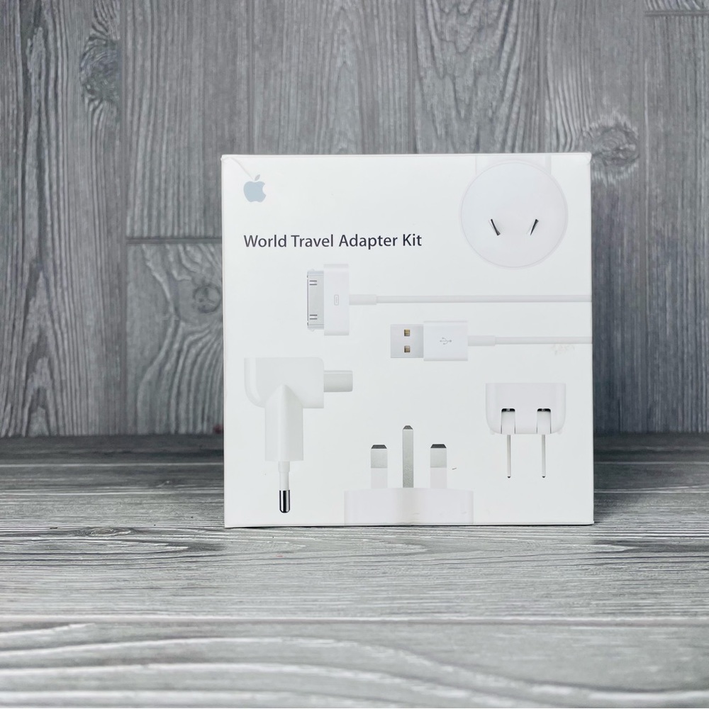 Apple world traveler adapter kit for I phone accessories 4 adapters as shown